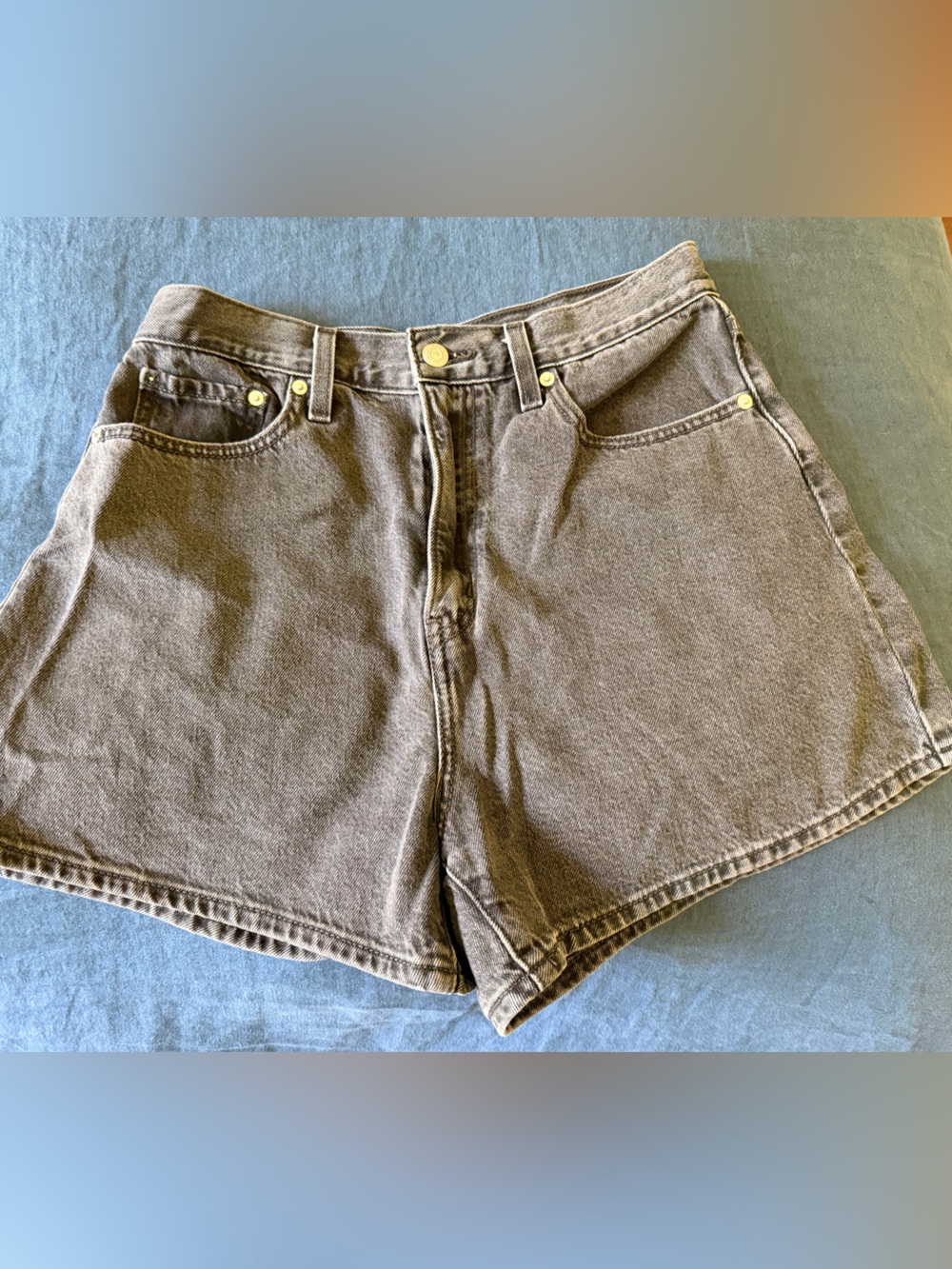 Levi’s Women’s High-Rise Black Denim Shorts, size 28